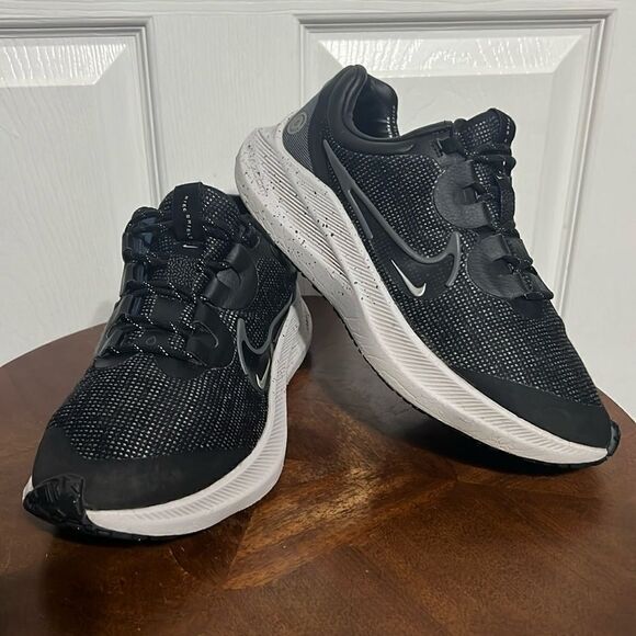 🔥 NIKE Zoom Winflo 8 ShieldBlack/Gray/White DC3727-001 Men's Sz 8 - EXCELLENT